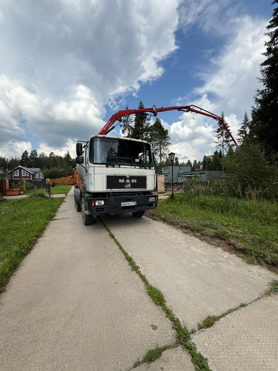 Автобетононасос на шасси MAN